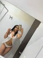 FOTOS DE MORENITA RICA CURVIS CALIENTE Y ARDIENTE EN LA CAMA DESEOSA DE SEXO