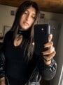 FOTOS DE SOLO UNA CHICA INTENTANDO VERSE LINDA MIENTRAS SOBREVIVE AL CAOS