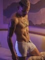 FOTOS DE MASAJISTA ATLÉTICO Y TATUADO RELAJACIÓN TOTAL