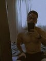 FOTOS DE JOVEN DINÁMICO APASIONADO POR DISFRUTAR Y COMPLACER