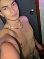 FOTOS DE CHICO JOVEN LAMPIÑO, RESERVADO, JUGUETON Y COMPLACIENTE