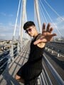 FOTOS DE JOVEN ATRACTIVO ELEGANTE COMPLACIENTE PROFESIONAL