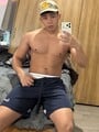 FOTOS DE JOVEN UNIVERSITARIO , MUSCULOSO, DISCRETO Y VARONIL CON 21 CM