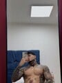 FOTOS DE VERGÓN TATUADO Y MUSCULOSO VEN TE COJO BIEN RICO Y TE PREÑO