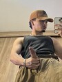FOTOS DE JOVEN CURIOSO MASCULINO DE MENTE ABIERTA