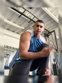 FOTOS DE HOMBRE MUSCULOSO MUY MARCADO Y JOVEN CON 21 CENTÍMETROS Y MUCHA LECHE