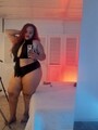 FOTOS DE PELIRROJA COQUETA, BAJITA Y PIERNONA CON ACTITUD ENCANTADORA
