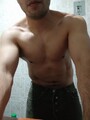FOTOS DE JOVEN ATLÉTICO CON BUENA HERRAMIENTA COMPROBABLE Y PIEL SUAVE Y BONITA