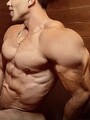 FOTOS DE MACHO XXL DE CUERPO ATLÉTICO CON LUGAR PRIVADO EN ZONA CÉNTRICA