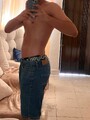 FOTOS DE JOVEN UNIVERSITARIO SERIO DELGADO Y COMPLACIENTE DISPUESTO A LO QUE PIDAS