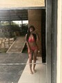 FOTOS DE MORENA HERMOSA DE 1.60 CON CURVAS ESPECTACULARES, MIRADA SENSUAL