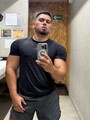 FOTOS DE ESTE CHACAL MUSCULOSO. TE LA CLAVA RICO MACHO INTENSO DOTADO GUAPO Y LECHERO