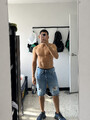 FOTOS DE JOVEN ATLÉTICO CON GANAS DE SER TU MEJOR COMPAÑIA Y DARTE SATISFACCIÓN BOTTOM