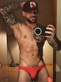 FOTOS DE HOMBRE VERGON XL 21CM DISCRETO, SERIO, TATUADO, MUSCULOSO, CARISMÁTICO Y GUAPO.