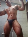 FOTOS DE MORENO ATRACTIVO, BUEN CUERPO, CON CULO RICO Y VERGA LECHERA. HOLA SOY