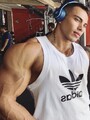 FOTOS DE MACHO XXL DE CUERPO ATLÉTICO CON LUGAR PRIVADO EN ZONA CÉNTRICA