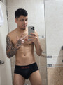 FOTOS DE HOMBRE DE PRESENCIA, MIRADA DOMINANTE Y DESEO SIN LÍMITES