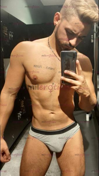 Foto de David Gonz chico guapo Latino discreto y serio