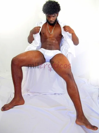 Hombre negro colombiano 188 de alto y con 22 cm de polla negra caliente y listo para darte mucho placer con mi gran verga lechosa se me pone dan dura...