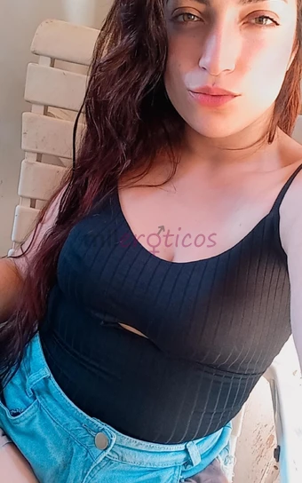 Tenho 21 anos cabelos escuros olhos castanhos 1 70 de altura 78 kg sem silicone e etc natural adoro experimentar coisas novas gosto de homens mais vel...
