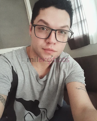 Oii tudo bem bom me chamo douglas tenho 27 anos com uma pica gostosa pra deixa los loucos de tesao ativo e passivo sem frescuras experiente com inicia...