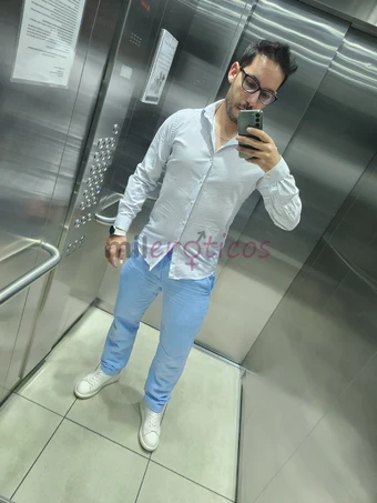 Deportista buena apariencia me gusta disfrutar de la buena comida y conversa viajero del mundo conozco al rededor de 50 paises en busca de nuevas expe...