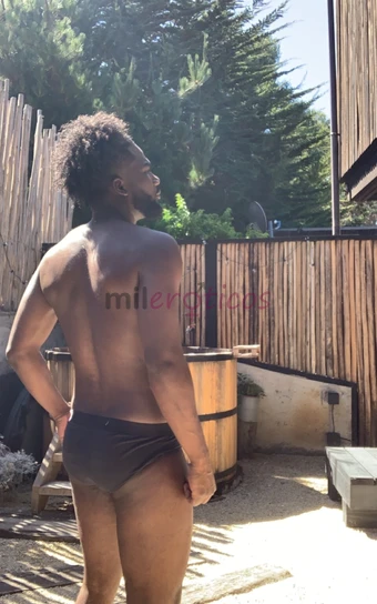 Hola nuevo por aqui negro de 24 anos morboso colombiano 188 de altura cuerpo atletico y muy muy caliente estare ofreciendo gran placer y satisfaccion...