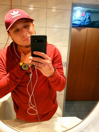 Soy un hombre intenso erotico sensual y fogoso te llenare de ricas caricias que hasta te podras venir orgasmo solo con mis manos y mi lengua desenfren...