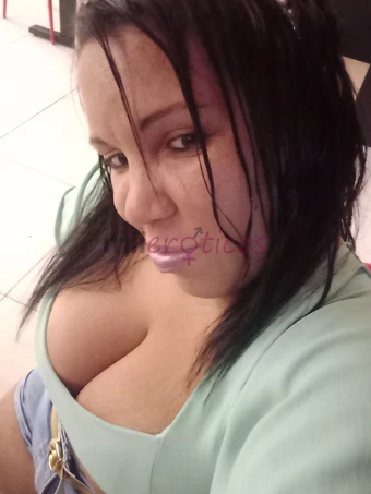 Sou baixinha de 1 25 m de altura branquinha olhos azuis claros meiga simpatica carinhosa cabelos pretos seios medios branquinhos e rosados naturais co...