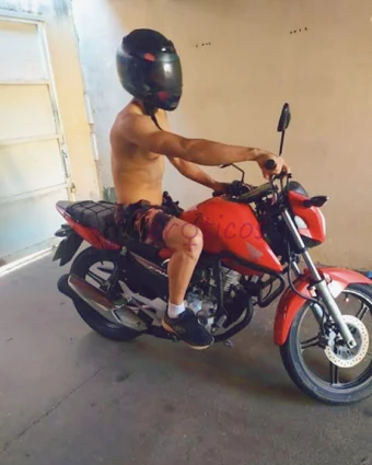 Moto boy discreto roludao para te atendersou iniciante e sou tarado por comer bucetinhacorpo definido macho discreto boa pinta tenho 175 de altura 73...