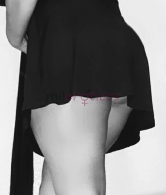 Ola me chamo antonia sua loira coroa de 60 anos para voce que busca momentos de prazer para relaxar trabalho com sexo oral sexo vaginal massagem profi...