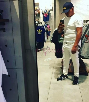 Hola te habla jhon un moreno hot con ganas de cumplir tus fantasias mas perversas cuento con lugar muy comodo discreto solo atiendo mujeres o parejas...