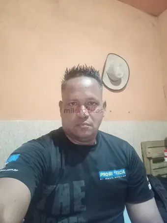 Estou disponivel pra atender em casa recidencial ou hotel pode ligar atendo em casa recidencial ou hotel disponivel sempre sou muito carinhoso altura...