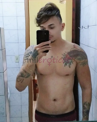 Ola sou leo tenho local discreto para uma boa massagem e para algo mas completo comoum bom sexo local em aparecida atendo tambem hotel e no seu domici...