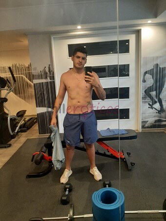 Hola soy leo hombre hetero discretovaronil flaco alto cuerpo atletico servicios penetracion masaje y baile eroticorol activodotado 21 cmcon lugar sali...