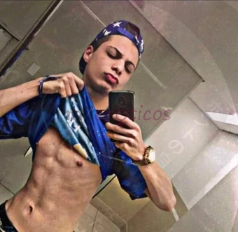 Me chamo renan lovatelli tenho 1 78 de altura tenho 19 anos sou um jovem de luxo com presenca sou branquinho cuzinho carnudo e rosinha cabelos castanh...