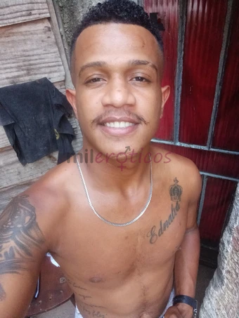 Unir o ultiu ao agradavel um bom vinho so e um bom vinho em uma boa companhia aproveite o maximo da vida ela e so vc uma acredite o dia de ser feliz e...