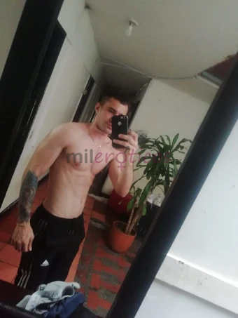 Flaco vergon bien arrecho descomplicado verzatil con sitio escribeme dispuesto a complacerte con sitio pvd y discreto tengo 23 anos mido 1 77 estado 2...