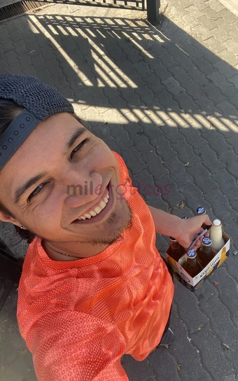 Hola buenas solo una pareja hetero en busca de 3 ra para pasarla rico y poder tener nuevas experiencia contamos con lugar tu decides si quieres ser pa...