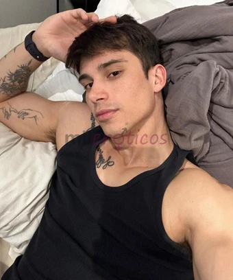 Prazer tenho 24 anos 23 cm de dote e 1 80 de alturacurto tudo sou versatil beijo gozo e realizo fetiches atendo homensatendo mulheresatendo trasatendo...