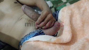 Presto servicos de massagem erotica e acompanhante para eventos sou um colombiano de 27 anos novo na cidade discreto e reservado atendo em hotel ou no...