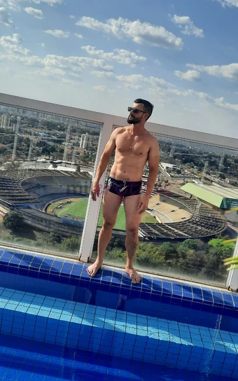 Ola eu me chamo gabriel costa tenho 36 anos olhos e cabelos castanhos branco 1 78 alt peso 75 kgs bem distribuidos dote 20 cm versatil atv atendo em m...