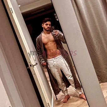 Ola sou romildo velaz acompanhante pra pessoas de bom gosto e queira algo bem discreto realizo suas fantasias mais picantes so entrar em contato se re...