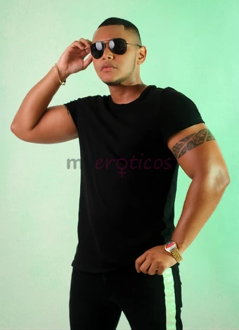 Hola saludos mi nombre es maykol estoy de paso en santiago por una temporada listo para ofrecer mis mejores servicios exclusivos y con el mejor trato...