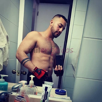 Manuel un latino venezolano chico varonil guapo y discreto muy higienico en todo versatil mas activo muy amable y agradable beso carino trato de parej...
