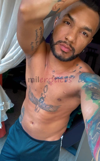 Aca chico morboso activo con lugar cumplo todo tipo de fantasias soy bisexual activo vergon con lugar morboso y si quieres saber mas preguntame puedes...