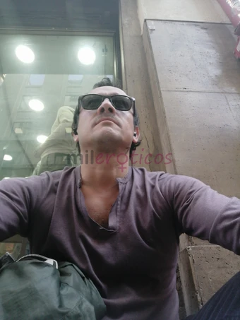 Carlos 45 anos chileno educado masajes a damas te llevare a tus placeres mas ocultosdate un buen gusto con la suavidad de mis manos donde te llevare a...