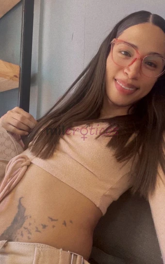 Venta de contenido y videollamadahola corazon soy darling una explosiva morena transexual de 21 anos de edad estare por pocos dias me fascinaria darte...