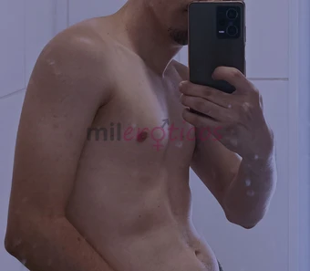 Sou homem de 1 65 m branco poucos pelos cabelos pretos olhos castanhos claro higienico e educado estou aqui iniciando testando novos olhares sou ativo...