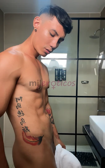 Hola soy sebas dotado lechero con 19 cm para hacerte gozar el servicio incluye trato de novios caricias morbo sexo oral penetracion adicionales trios...